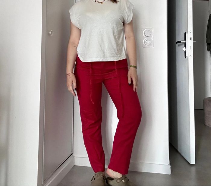Pantalon fluide rouge en lin – Taille 38 Coupe droite | Fermeture boutonnée | Très bon état