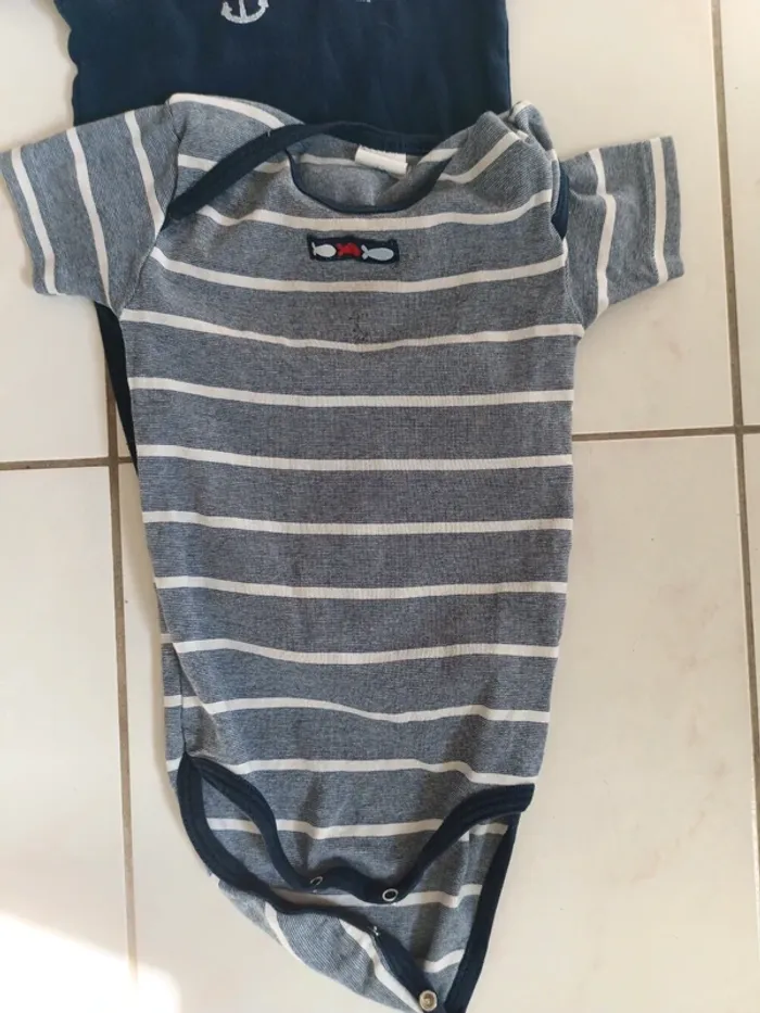 Lot de 5 bodies été 3 ans - photo numéro 5