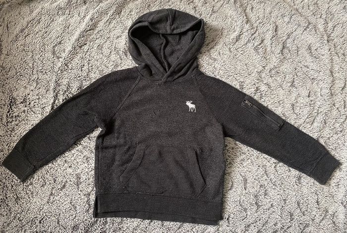 Pull à capuche Abercrombie - taille 5 / 6 ans