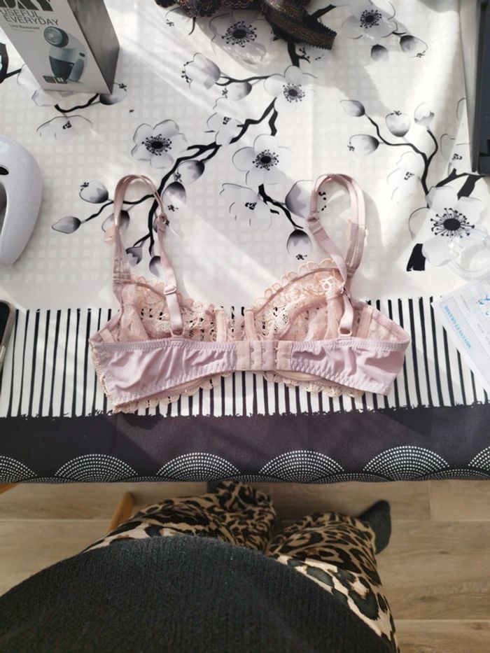 Soutien gorge rose - photo numéro 2