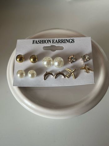 Lot 6 paires de clous d'oreilles fantaisies coloris doré TBE 🌟