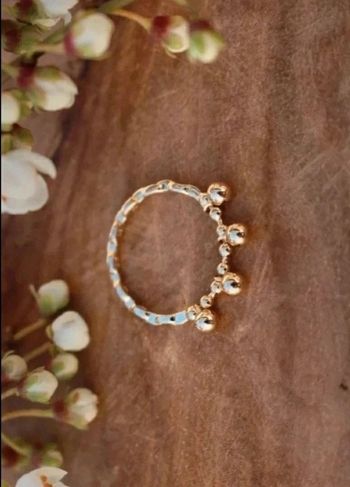 Bague fine à pampilles perles boules plaqué or taille 52