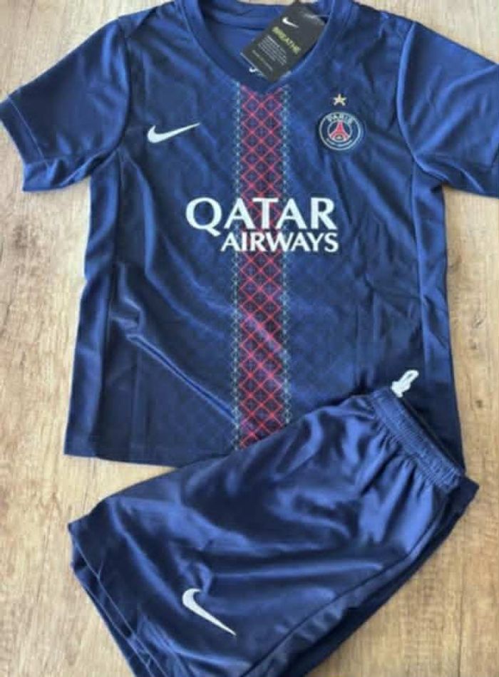 Ensemble de football - PSG - D.Douué - taille 6ans (22)
