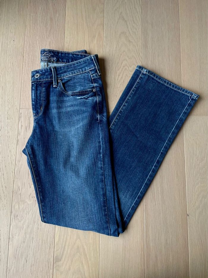 Jean Levi’s demi curve bleu