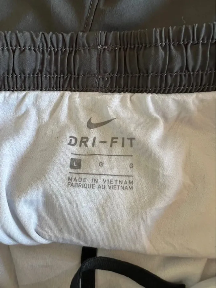 Short sport gris femme Nike taille XS Pantalón corto deportivo mujer Pantaloncino donna Damen - photo numéro 5