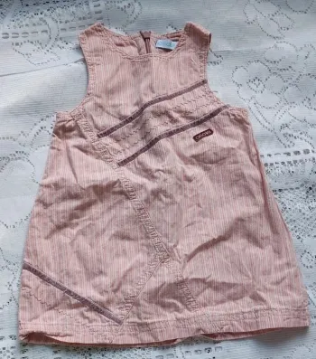 Robe  Obaibi, rose et blanche, en très bon état, taille  6 mois