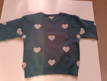 Joli pull à manches longues de couleur vert
