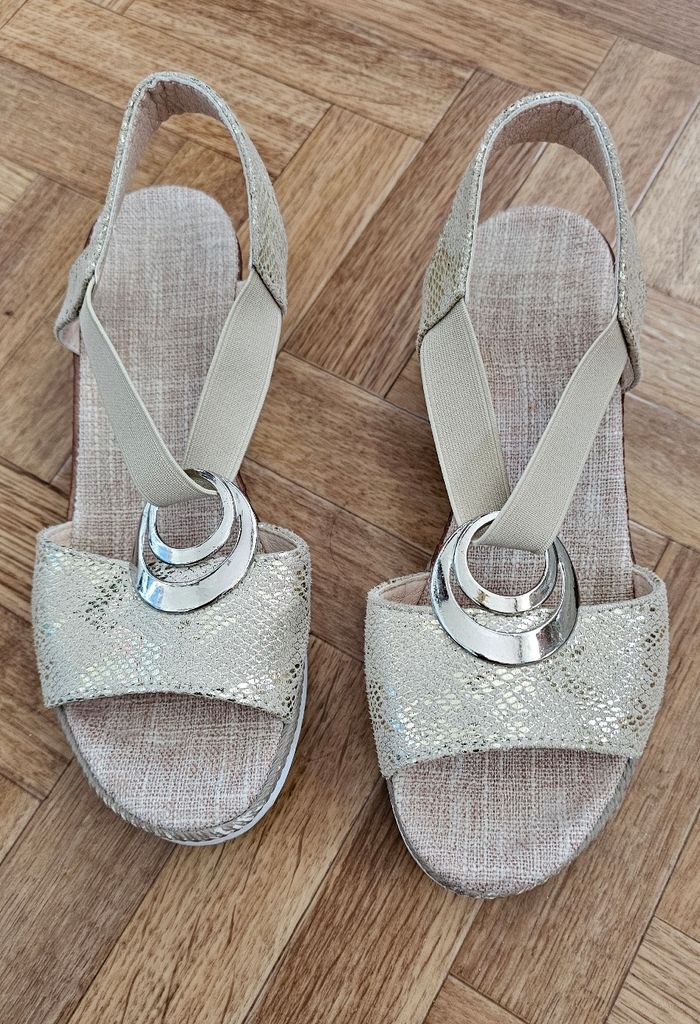 Sandale  impeccable - photo numéro 2