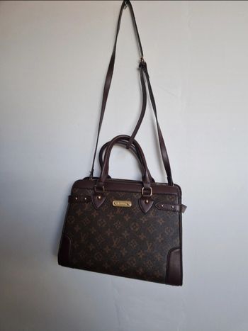 Sac à main marron avec bandoulière