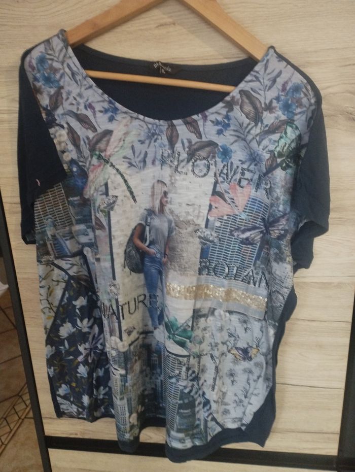 Blouse femme manches courtes taille 42. Bleue marine et imprimé