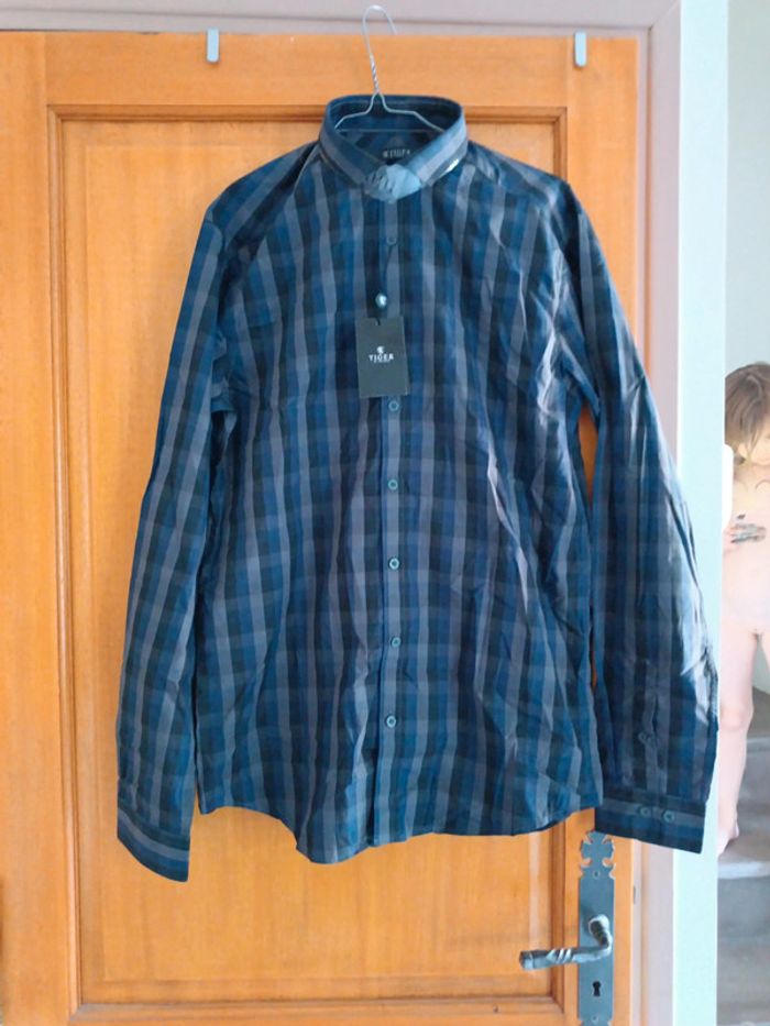 Chemise manche longue a carreaux
