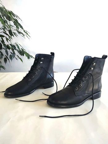 Paire de bottines Harcourt taille 37 cuir noir neuves