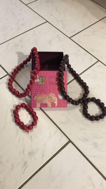 Colliers + bracelets + boîte à bijoux