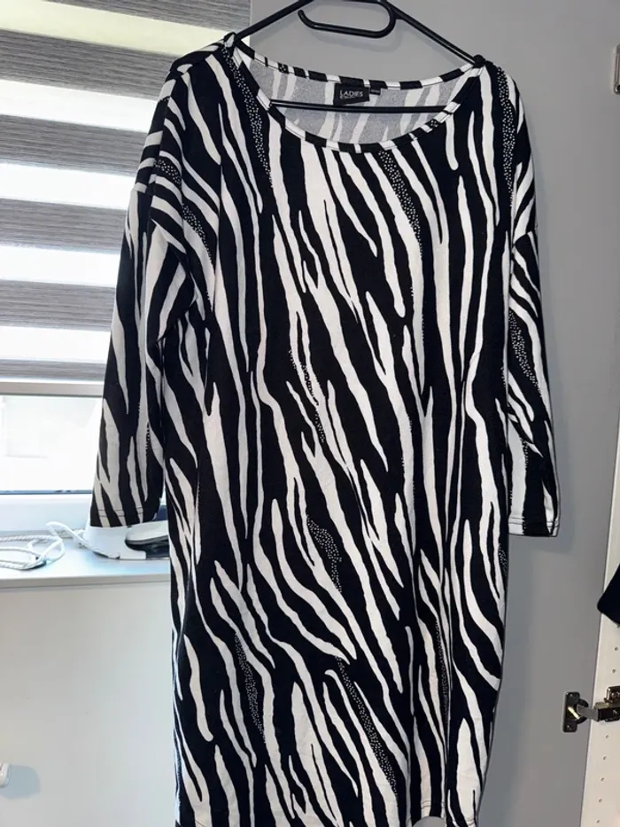 Tunique  noir et blanc taille 42/44 - photo numéro 2