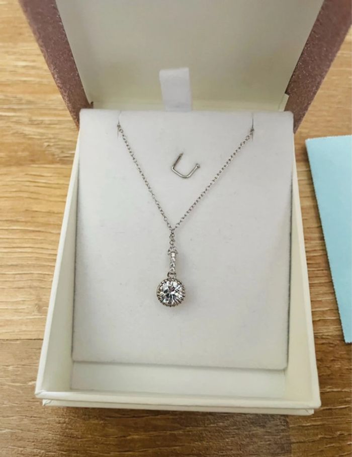 Pendentif en argent rhodié Victoria