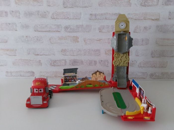 Camion Mack 2 en 1 - Cars 2 - Disney