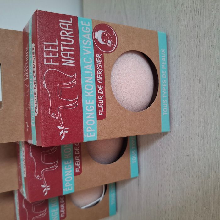 Lot de 3 éponge Konjac visage à la fleur de cerisier - 100% naturelle - Feel Natural - photo numéro 2