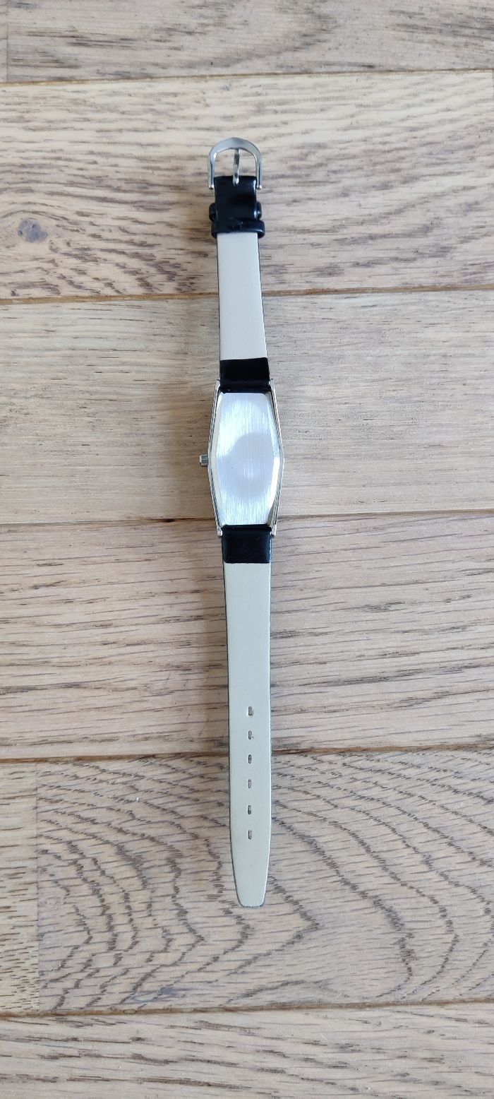 Montre femme noire - photo numéro 2