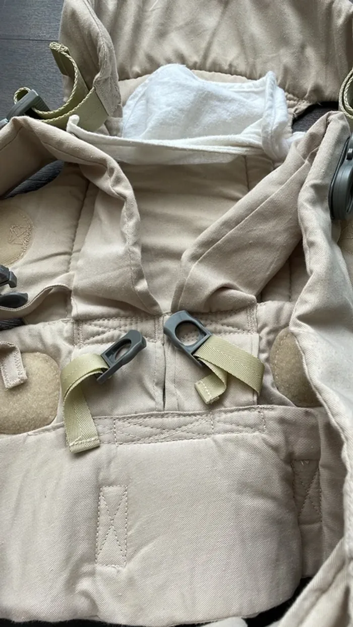 Porte-bébé TOMY ergonomique et confortable – Couleur beige - photo numéro 5