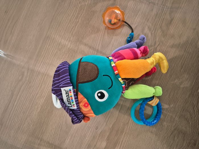 Jouet d’activité Capitaine Calamar – Lamaze - peluche calamar