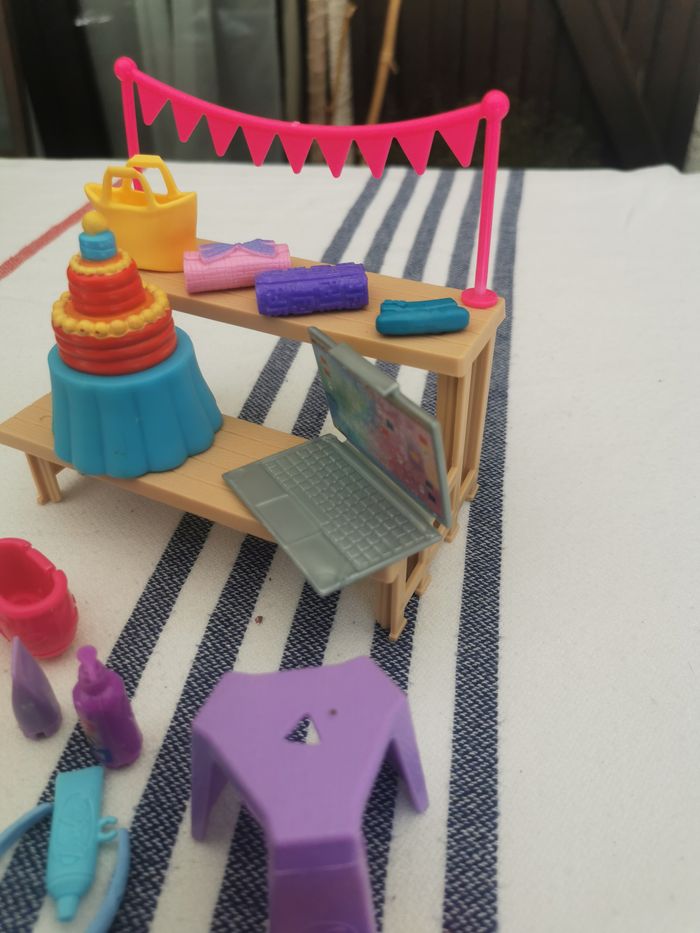 Lot de 17 objets accessoires jouets Barbie et autres poupées. - photo numéro 3