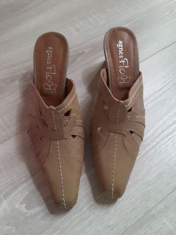 Paire de chaussures à talons marron clair cuir neuve