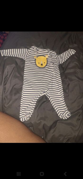 Jamais porté
3 mois 60 cm