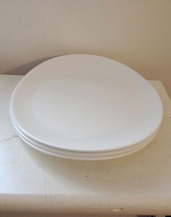 3 assiettes ovales blanches