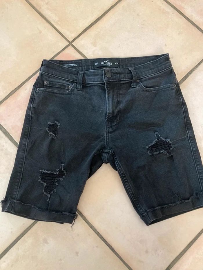 Short hollister noir à trous