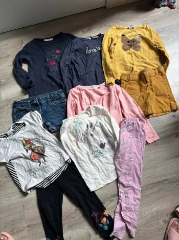 Lot 6 ans fille pyjama pull teeshirt gilet short jupe robe