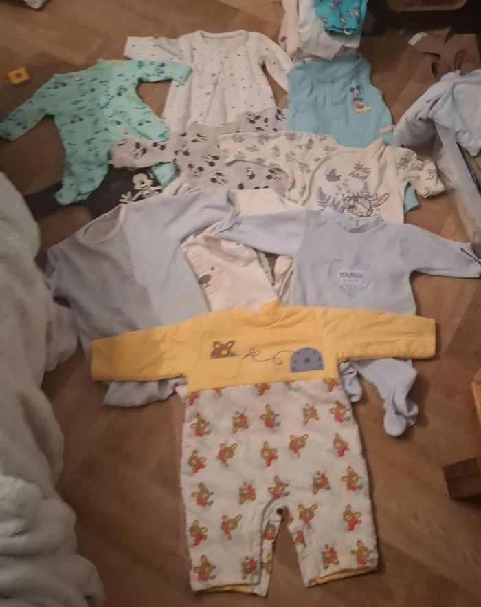 Lot de Vêtement bébés 3 mos - photo numéro 3