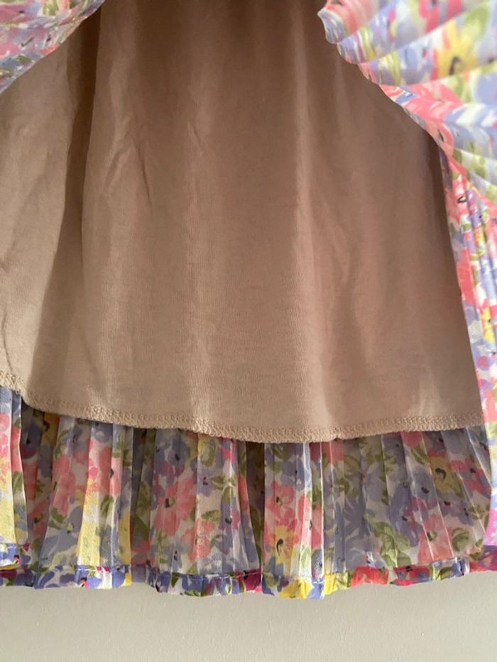 Petite jupe courte d’été fleurie plissée rose et violet - photo numéro 3