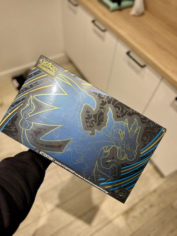 Coffret ultra premium UPC Pokémon ME02 flammes fantasmagoriques