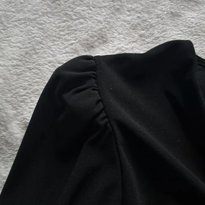 Haut noir à épaulette - photo numéro 4