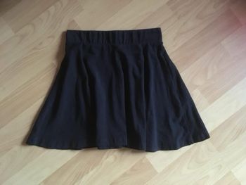 Jupe noire printemps/été C&A 9/10 ans (2€)
