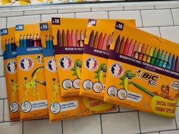 Lot de 3 paquets 16 feutres BIC kids et 3 paquets 16 crayons couleurs BIC kids neufs jamais déballés