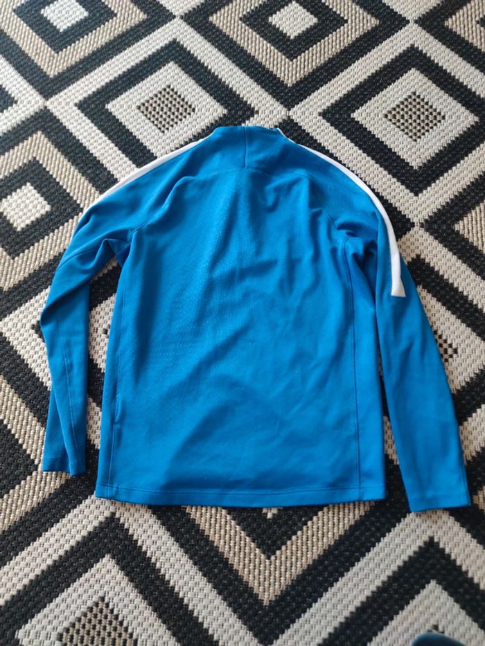 Pull Nike dri fit 10-12 ans - photo numéro 4