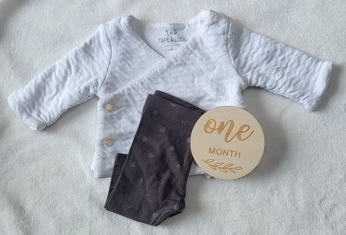 Ensemble gilet blanc TAO et legging gris foncé