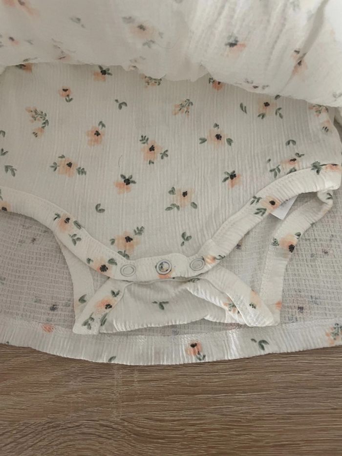 Robe fleurie bébé fille 6 mois - photo numéro 4