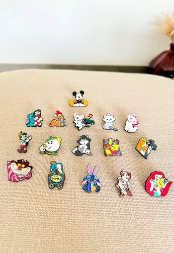 Collection de 16 Pins Disney Magiques
