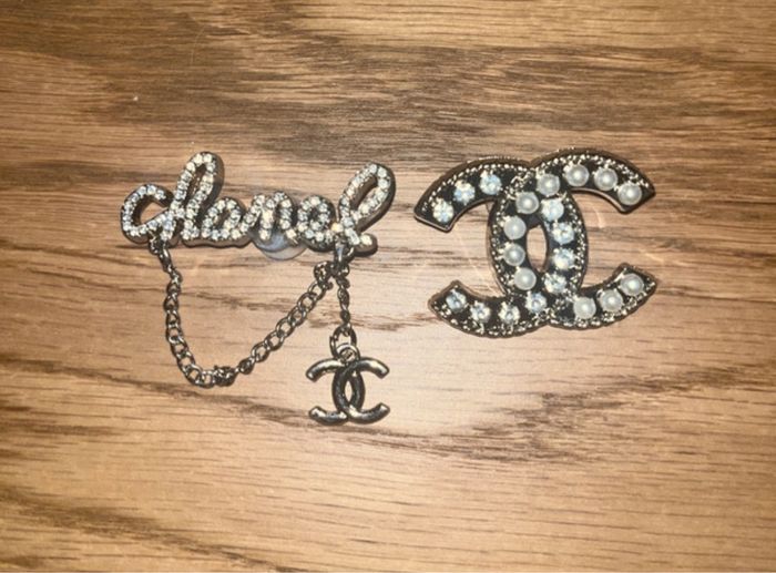 Lot de deux pins pour crocs en acier