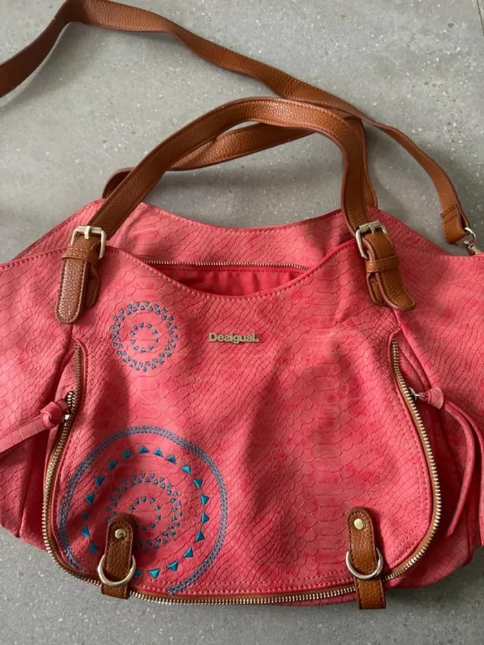 Sac à main et bandoulière rose Desigual, très bon état, 35x30cm - photo numéro 2
