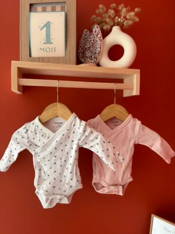 Lot 2 bodys Kiabi taille 1 mois