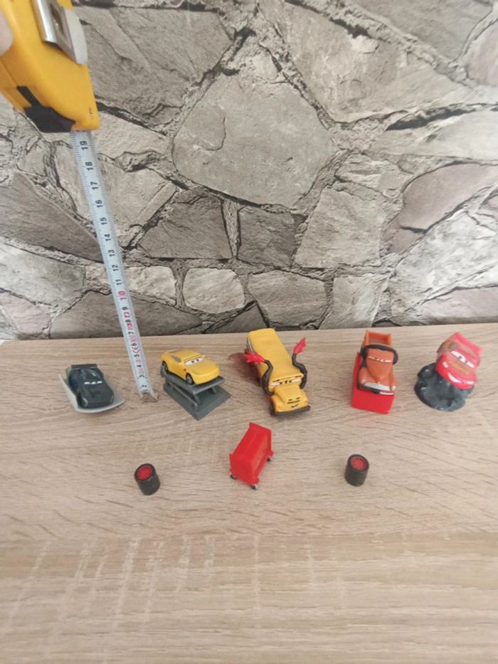 Lot figurine cars de décoration a poser