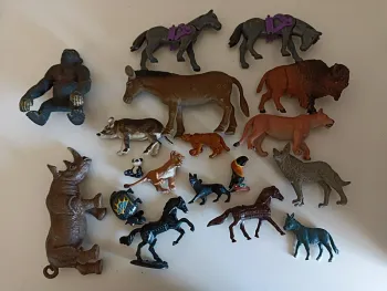Lot 18 figurines animaux