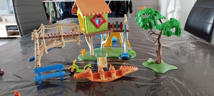 Playmobil aire de jeux 70281