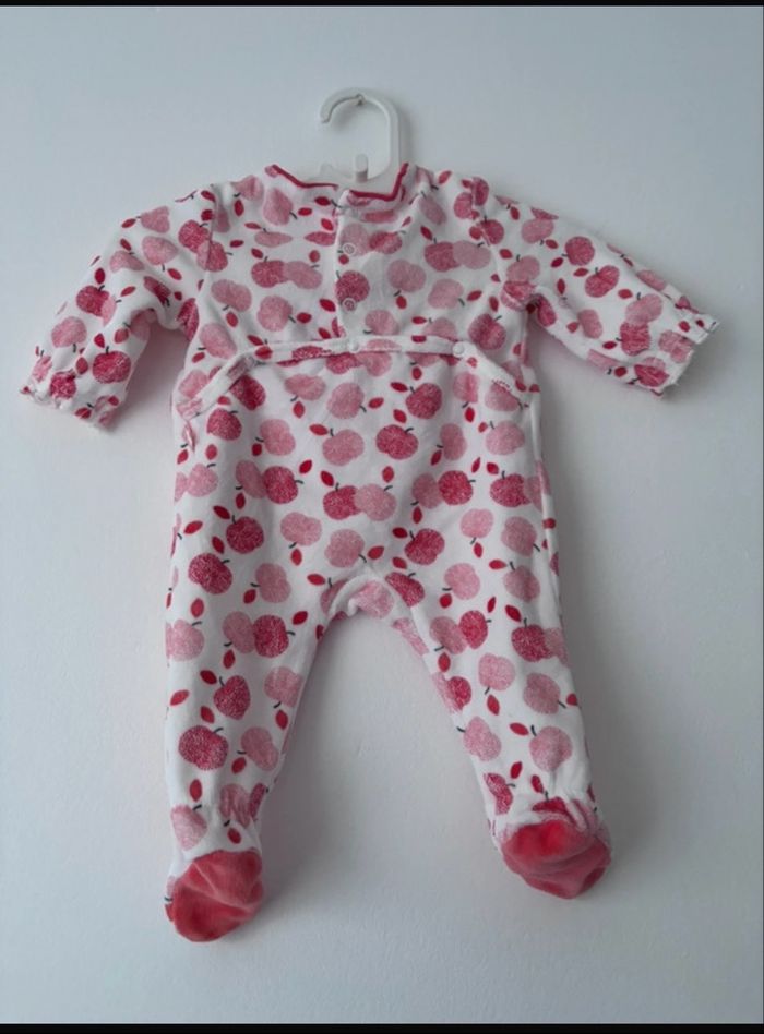 Pyjama. 1 mois - photo numéro 5