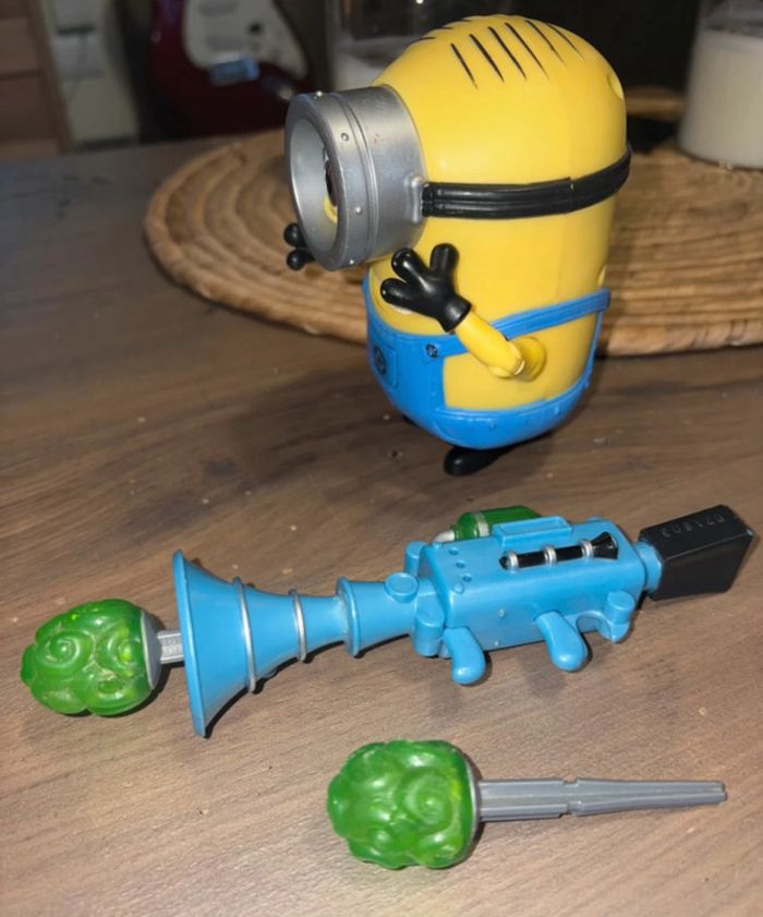 Grosse Figurine Minion Avec son accessoire - photo numéro 3