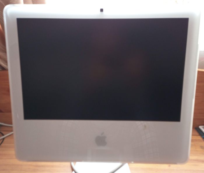 Apple iMac "Core Duo" 1.83 Ghz 2Mo Cache 512Mo Ram- 17 pouces avec câble secteur