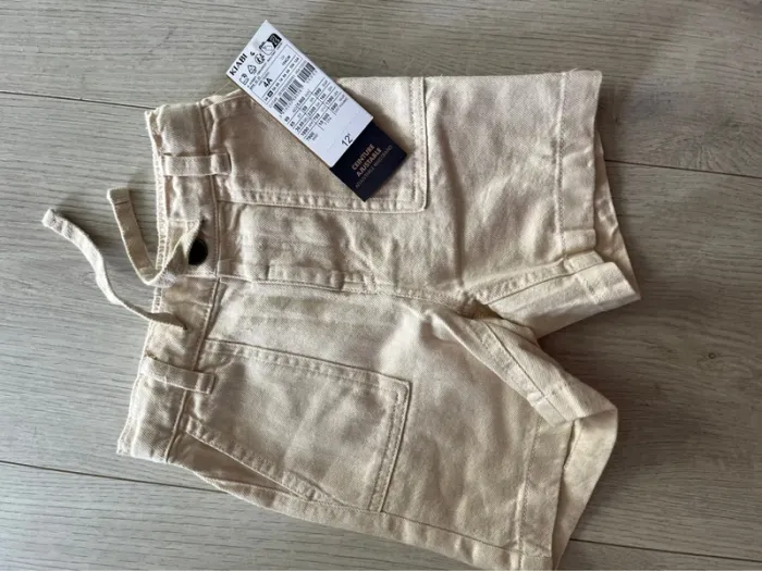 Short neuf